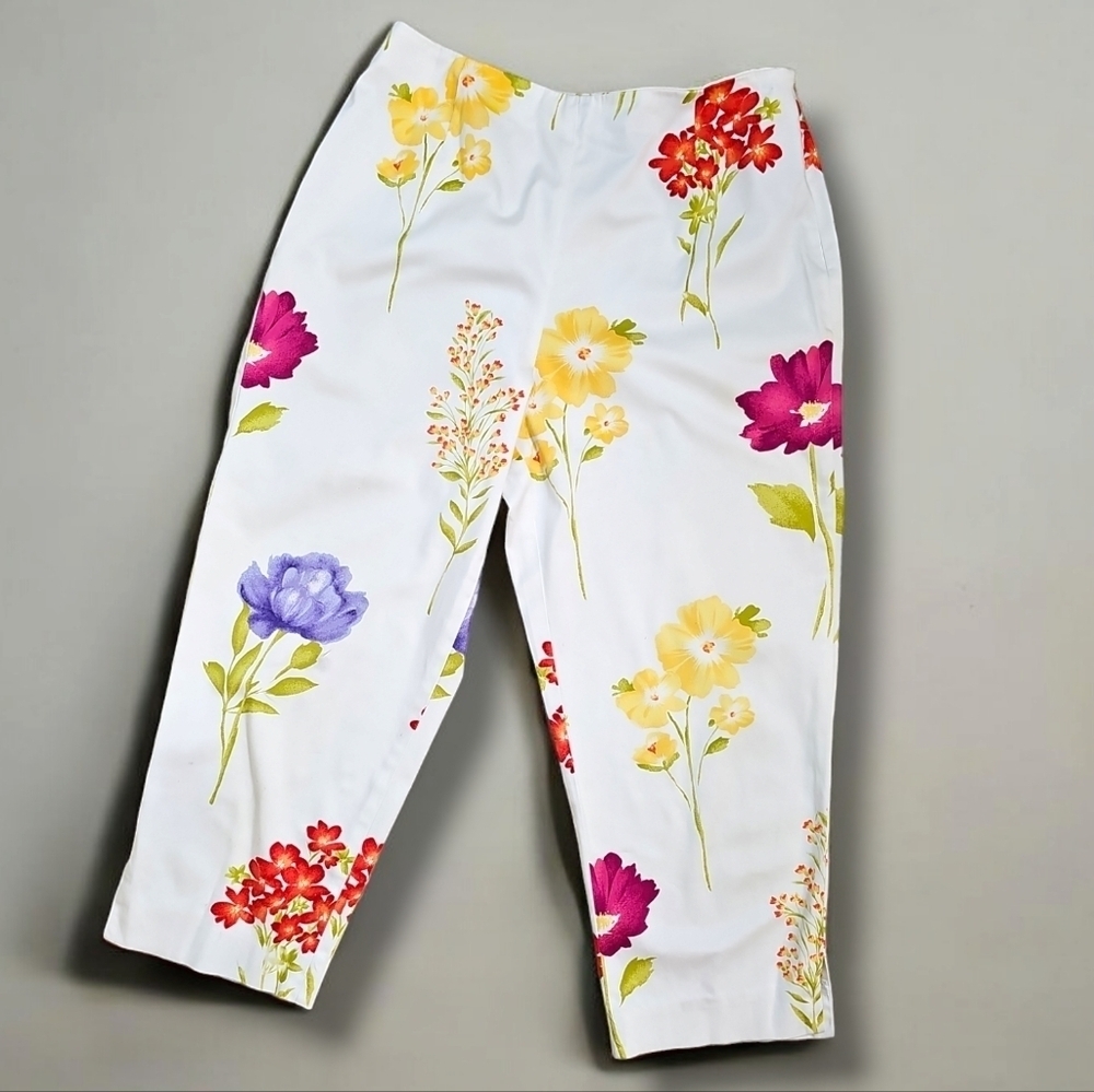 Valerie Stevens Cream And Multicolored Floral Capri Pants - Size 6P